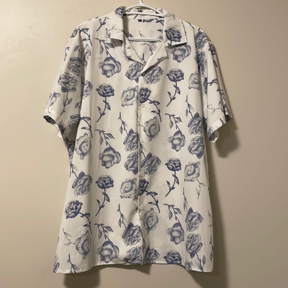 🌟5 for $25🌟 Floral collared button up shirt - Picture 2 of 5